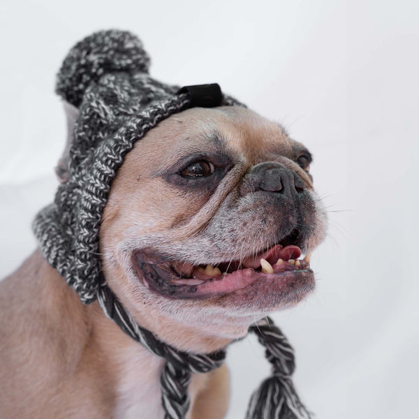 Bonnet en laine gris avec pompon